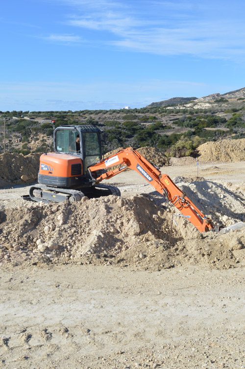 Χωματουργικές εργασίες στη Μήλο